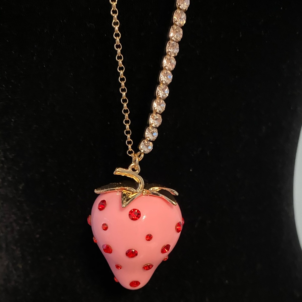 Betsey Johnson “New”  Pink Strawberry Pendent Necklace - Picture 8 of 9